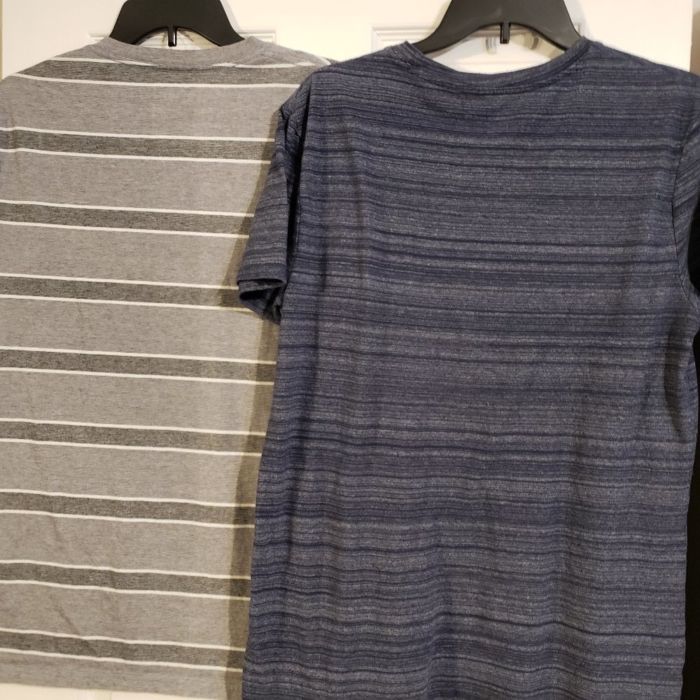 2 men's shirts size M